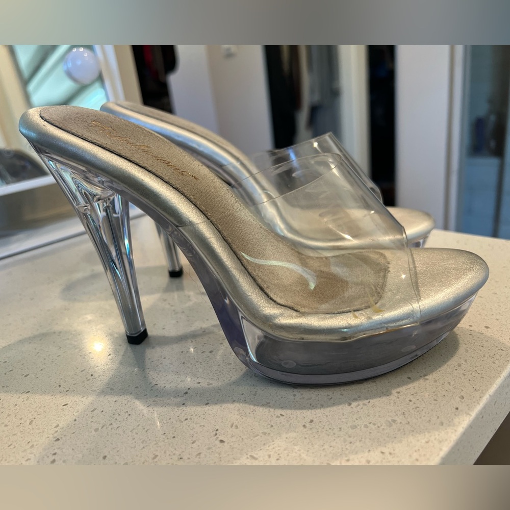 Used bodybuilding contest 5 inch clear heels. 1 inch platform. Size 8